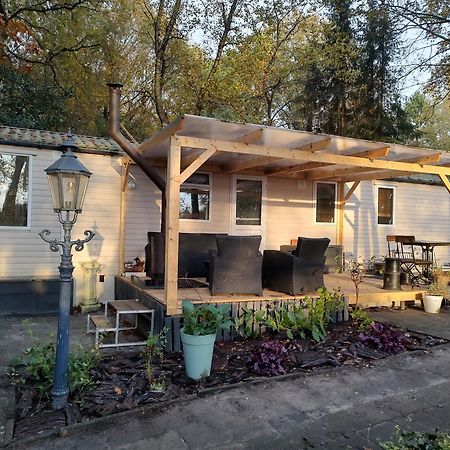 Chalet Met Veranda Aan Bosrand Vledder Luaran gambar
