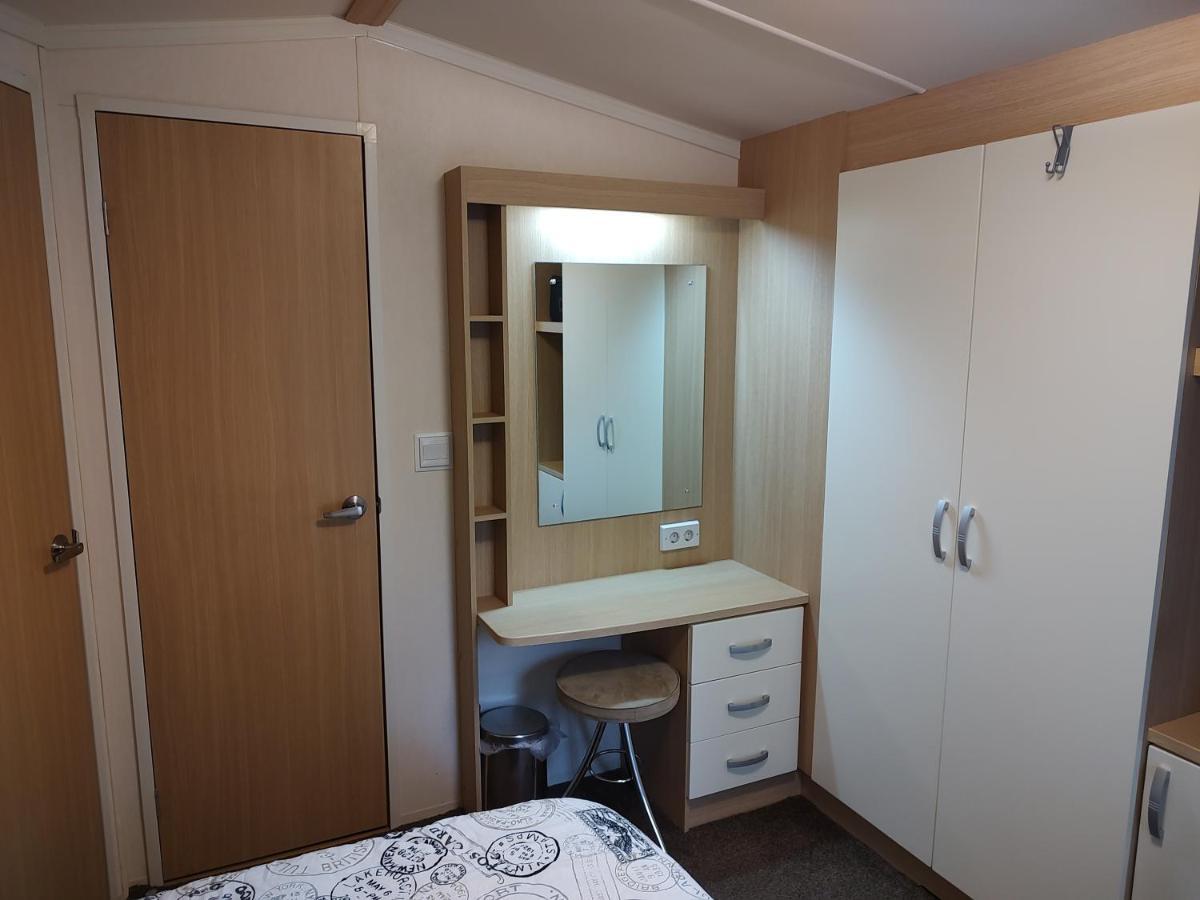 Chalet Met Veranda Aan Bosrand Vledder Luaran gambar