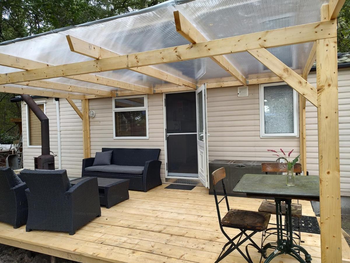 Chalet Met Veranda Aan Bosrand Vledder Luaran gambar
