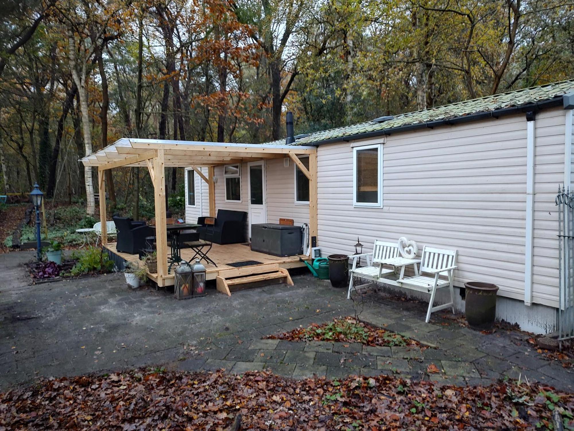 Chalet Met Veranda Aan Bosrand Vledder Luaran gambar